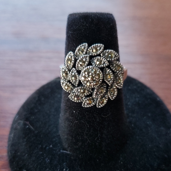 Sterling 925 silver Marcasite flower ring - Picture 2 of 4